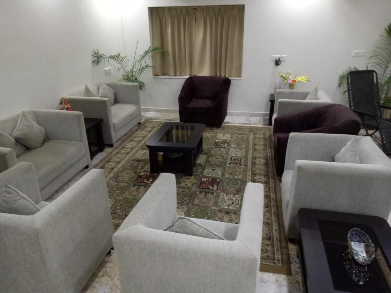 Hotel Singh *